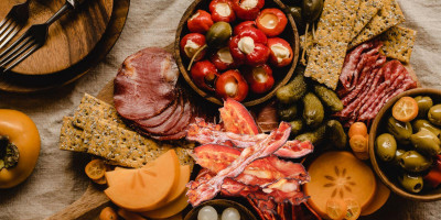 Curso Teórico e Prático: Processamento e Segurança de Produtos Cárneos Fermentados e Defumados.